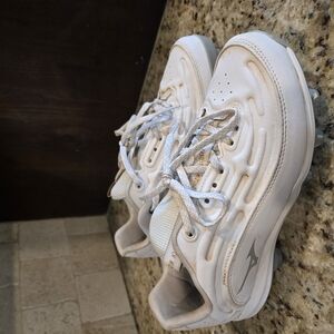 Mizuno Women's 9-Spike Advanced Finch Elite 6 Low TPU Softball Cleats